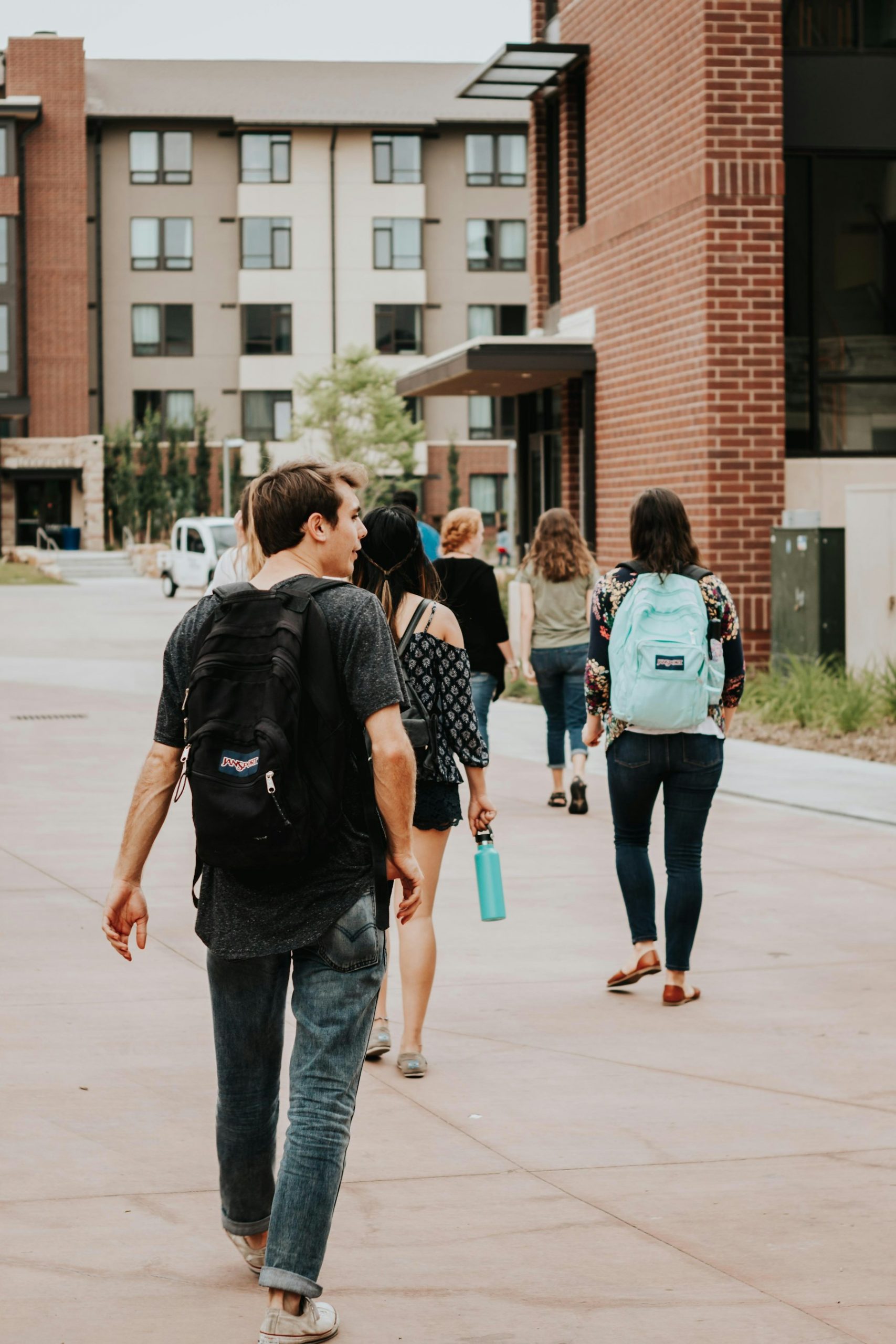 Students crossing campus with backpacks